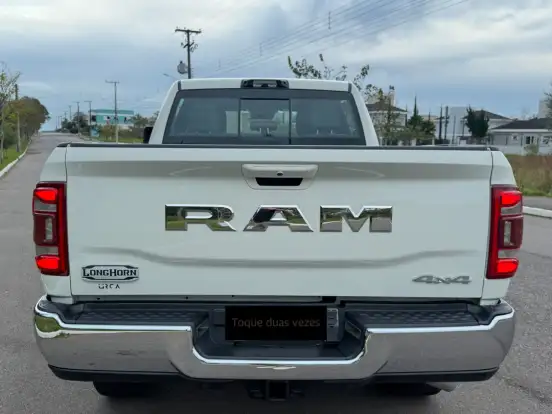 RAM-3500-6.7 I6 TURBO DIESEL LIMITED LONGHORN CD 4X4 AUTOMÁTICO RAM-3500-2023