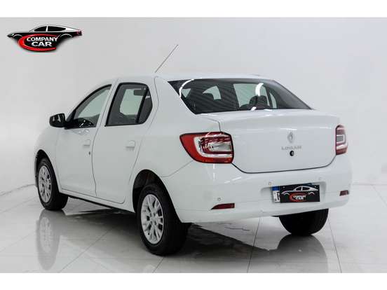 RENAULT-LOGAN-2022