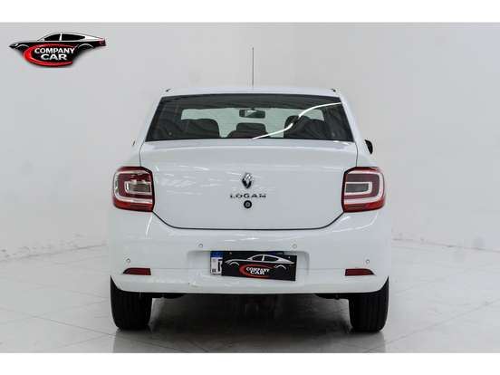 RENAULT-LOGAN-2022