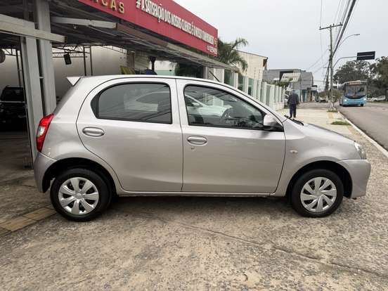 TOYOTA-ETIOS-2016