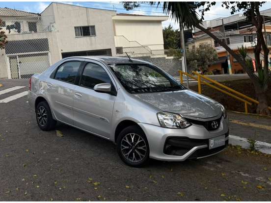 TOYOTA-ETIOS-2017