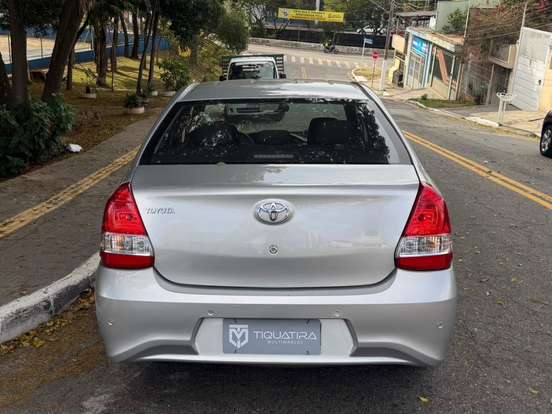 TOYOTA-ETIOS-2017