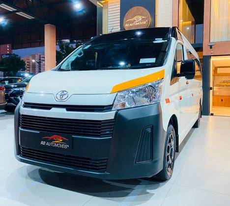 TOYOTA HIACE 2.8 D-4D TURBO DIESEL MINIBUS 15+1 DX AUTOMÁTICO
