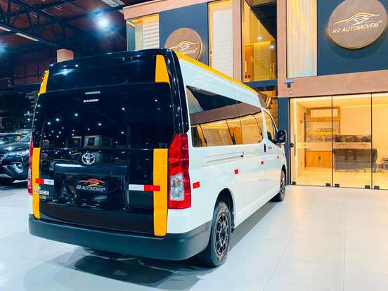 TOYOTA-HIACE-2.8 D-4D TURBO DIESEL MINIBUS 15+1 DX AUTOMÁTICO TOYOTA-HIACE-2024