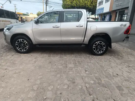 TOYOTA-HILUX-2020