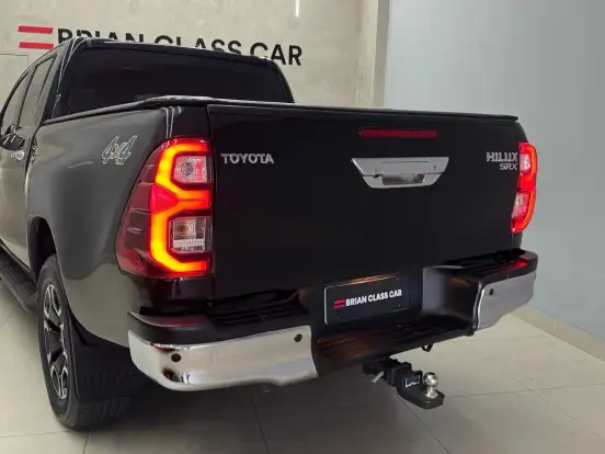 TOYOTA-HILUX-2023