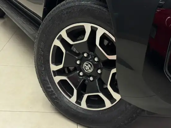 TOYOTA-HILUX-2023