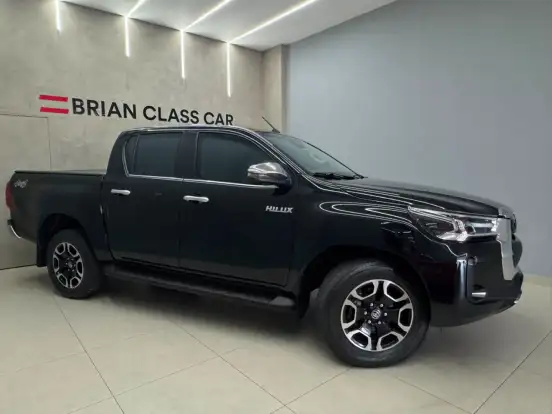 TOYOTA-HILUX-2.8 D-4D TURBO DIESEL CD SRX 4X4 AUTOMÁTICO TOYOTA-HILUX-2023