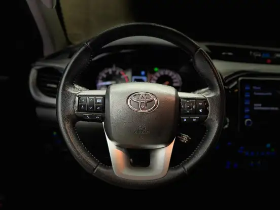 TOYOTA-HILUX-2.8 D-4D TURBO DIESEL CD SRX 4X4 AUTOMÁTICO TOYOTA-HILUX-2023
