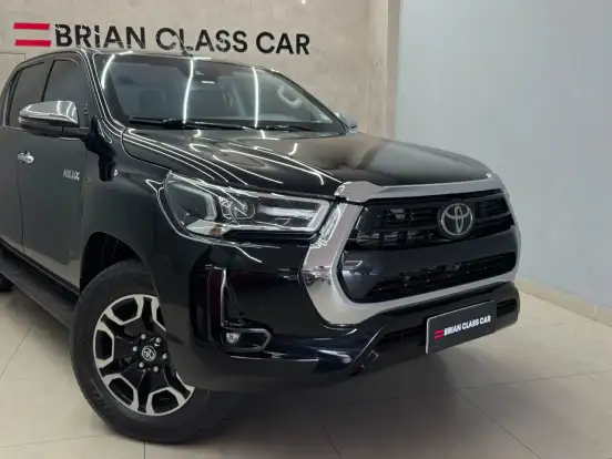 TOYOTA-HILUX-2.8 D-4D TURBO DIESEL CD SRX 4X4 AUTOMÁTICO TOYOTA-HILUX-2023