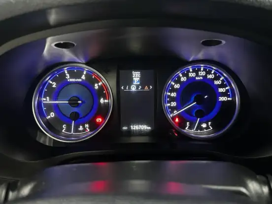 TOYOTA-HILUX-2017