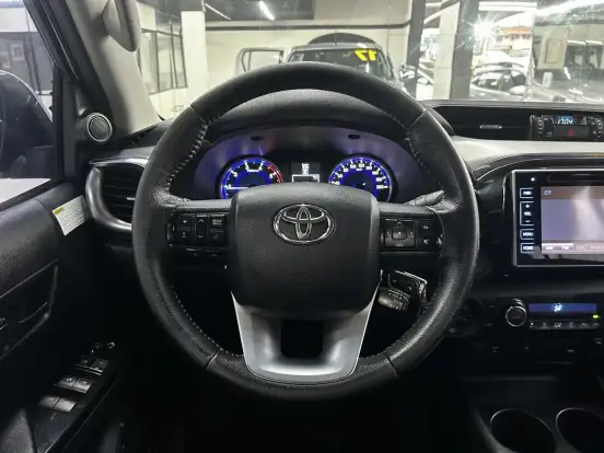 TOYOTA-HILUX-2017