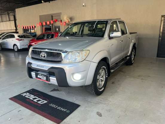 TOYOTA-HILUX-2010