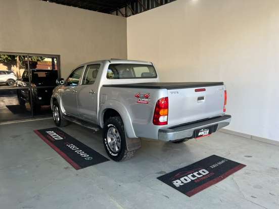TOYOTA-HILUX-2.7 SR 4X2 CD 16V GASOLINA 4P MANUAL TOYOTA-HILUX-2010