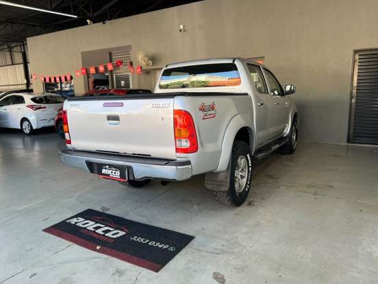 TOYOTA-HILUX-2010