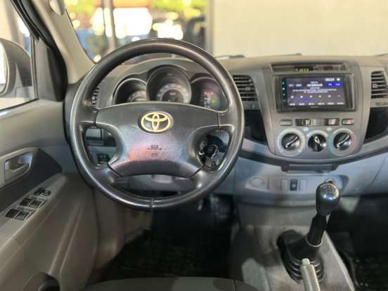 TOYOTA-HILUX-2010