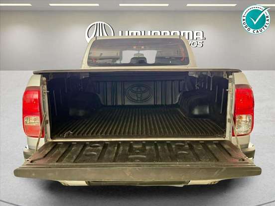 TOYOTA-HILUX-2025