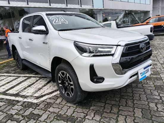TOYOTA-HILUX-2023
