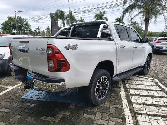 TOYOTA-HILUX-2.8 D-4D TURBO DIESEL CD SRX 4X4 AUTOMÁTICO TOYOTA-HILUX-2023