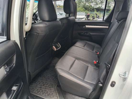 TOYOTA-HILUX-2023