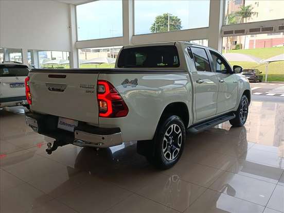 TOYOTA-HILUX-2.8 D-4D TURBO DIESEL CD SRX 4X4 AUTOMÁTICO TOYOTA-HILUX-2021