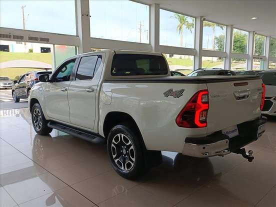 TOYOTA-HILUX-2.8 D-4D TURBO DIESEL CD SRX 4X4 AUTOMÁTICO TOYOTA-HILUX-2021