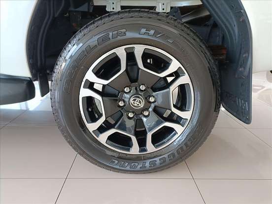 TOYOTA-HILUX-2.8 D-4D TURBO DIESEL CD SRX 4X4 AUTOMÁTICO TOYOTA-HILUX-2021