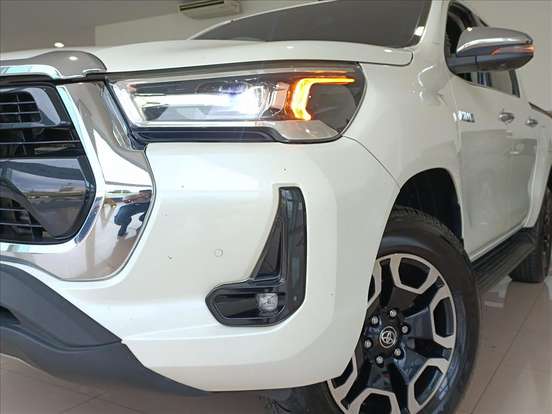 TOYOTA-HILUX-2.8 D-4D TURBO DIESEL CD SRX 4X4 AUTOMÁTICO TOYOTA-HILUX-2021