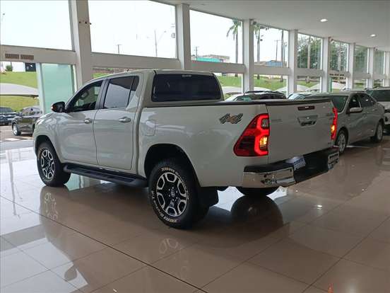 TOYOTA-HILUX-2.8 D-4D TURBO DIESEL CD SRX 4X4 AUTOMÁTICO TOYOTA-HILUX-2022