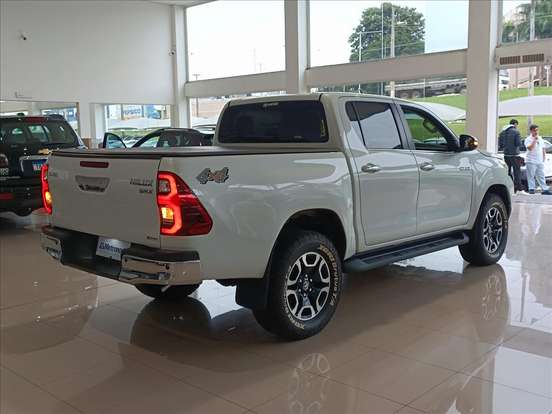 TOYOTA-HILUX-2.8 D-4D TURBO DIESEL CD SRX 4X4 AUTOMÁTICO TOYOTA-HILUX-2022