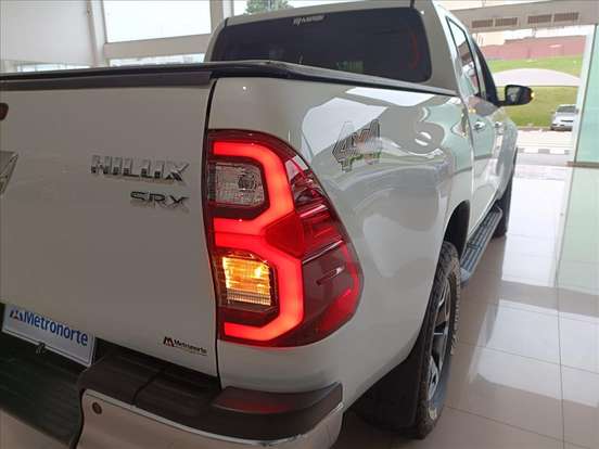 TOYOTA-HILUX-2.8 D-4D TURBO DIESEL CD SRX 4X4 AUTOMÁTICO TOYOTA-HILUX-2022
