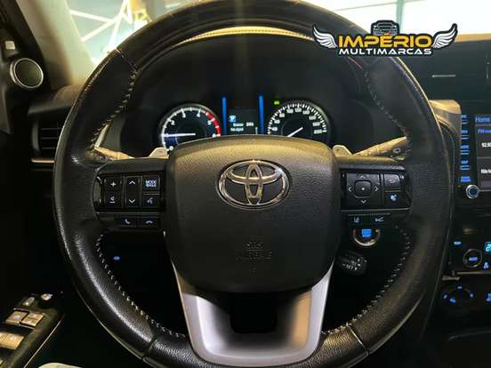 TOYOTA-HILUX-2.8 D-4D TURBO DIESEL CD SRX 4X4 AUTOMÁTICO TOYOTA-HILUX-2020