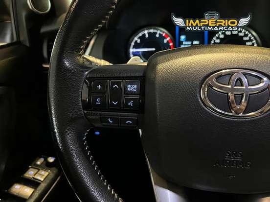 TOYOTA-HILUX-2.8 D-4D TURBO DIESEL CD SRX 4X4 AUTOMÁTICO TOYOTA-HILUX-2020