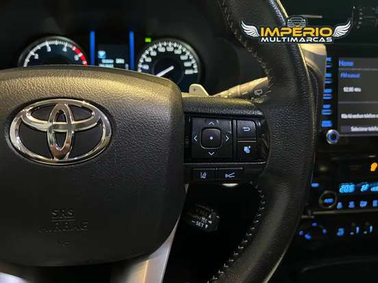TOYOTA-HILUX-2.8 D-4D TURBO DIESEL CD SRX 4X4 AUTOMÁTICO TOYOTA-HILUX-2020