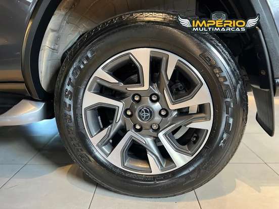 TOYOTA-HILUX-2.8 D-4D TURBO DIESEL CD SRX 4X4 AUTOMÁTICO TOYOTA-HILUX-2020