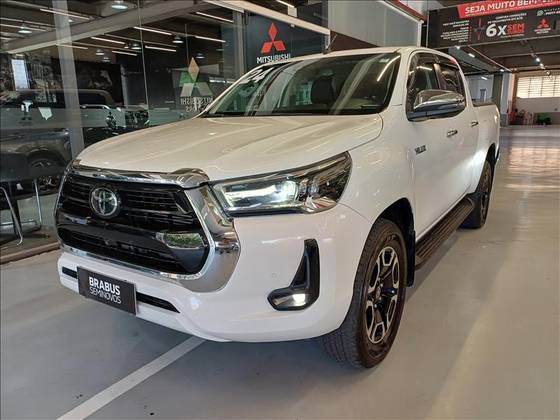 TOYOTA HILUX 2.8 D-4D TURBO DIESEL CD SRX 4X4 AUTOMÁTICO