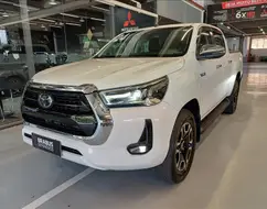 TOYOTA HILUX 2.8 D-4D TURBO DIESEL CD SRX 4X4 AUTOMÁTICO TOYOTA HILUX 2.8 D-4D TURBO DIESEL CD SRX 4X4 AUTOMÁTICO