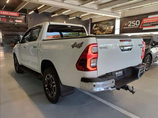 TOYOTA-HILUX-2.8 D-4D TURBO DIESEL CD SRX 4X4 AUTOMÁTICO TOYOTA-HILUX-2023