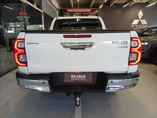 TOYOTA-HILUX-2.8 D-4D TURBO DIESEL CD SRX 4X4 AUTOMÁTICO TOYOTA-HILUX-2023