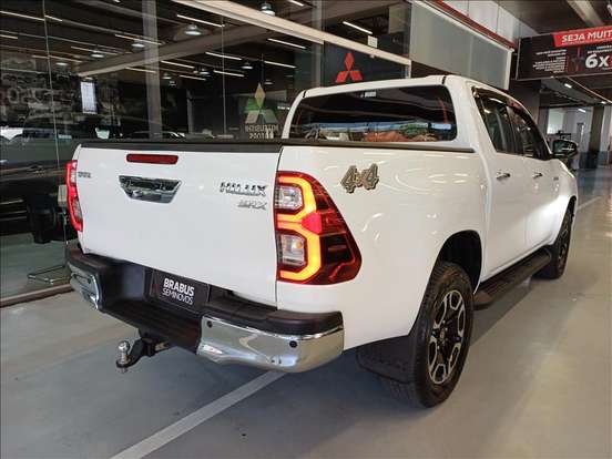 TOYOTA-HILUX-2023
