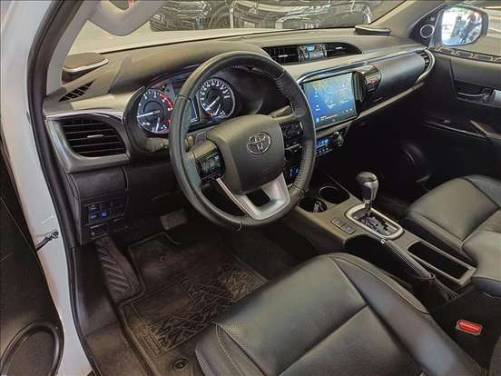 TOYOTA-HILUX-2023
