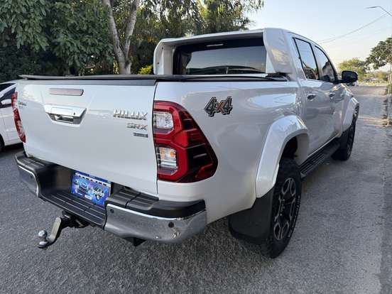 TOYOTA-HILUX-2.8 D-4D TURBO DIESEL CD SRX PLUS 4X4 AUTOMÁTICO TOYOTA-HILUX-2025