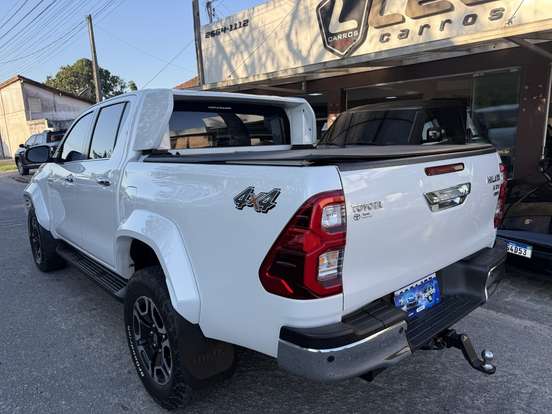TOYOTA-HILUX-2025