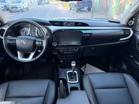 TOYOTA-HILUX-2025
