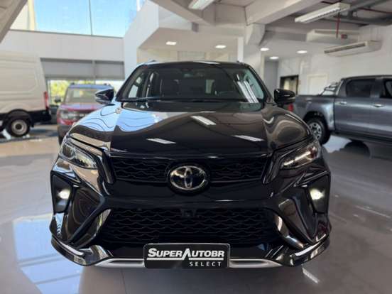TOYOTA-HILUX-2025