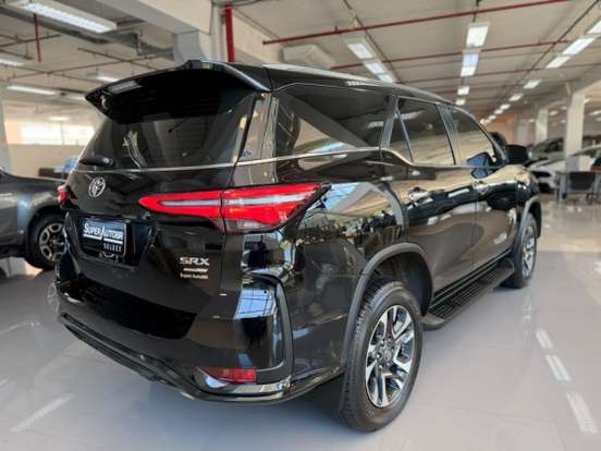 TOYOTA-HILUX-2025