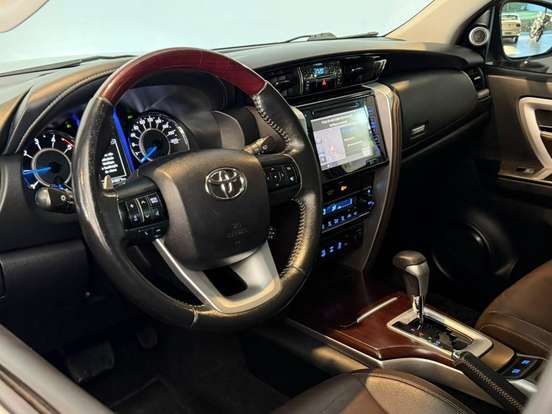 TOYOTA-HILUX-2.8 SRX 4X4 CD 16V DIESEL 4P AUTOMÁTICO TOYOTA-HILUX-2016