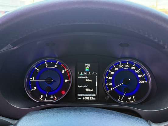 TOYOTA-HILUX-2016