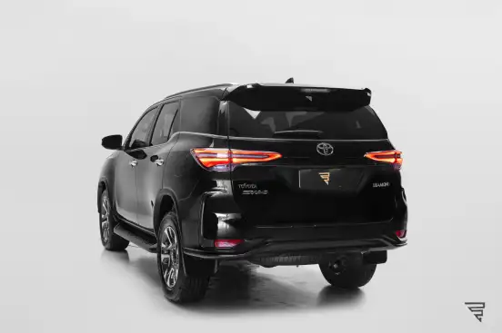 TOYOTA-HILUX SW4-2025