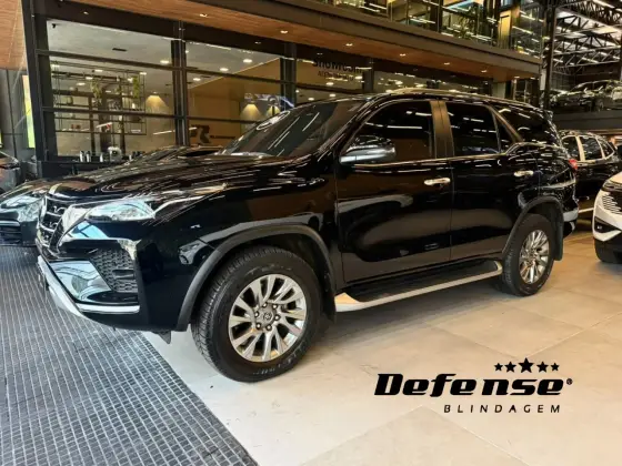 TOYOTA HILUX SW4 2.8 D-4D TURBO DIESEL SRX 4X4 AUTOMÁTICO